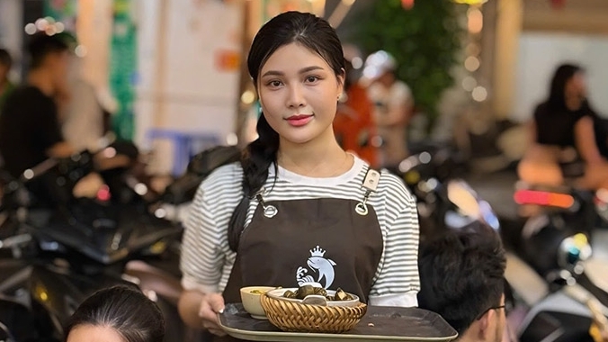 Bông hoa 9X vươn lên từ nghèo khó và bản hòa âm trong trẻo mỗi phiên live