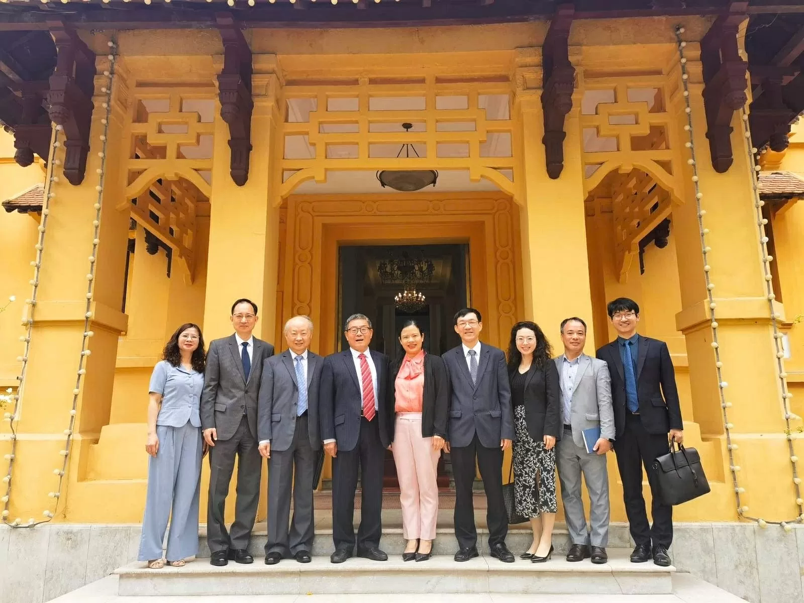 Đẩy mạnh hợp tác báo chí Việt Nam -Trung Quốc, góp phần vun đắp mối quan hệ 'vừa là đồng chí vừa là anh em' Đẩy mạnh hợp tác báo chí Việt Nam -Trung Quốc, góp phần vun đắp mối quan hệ 'vừa là đồng chí vừa là anh em'