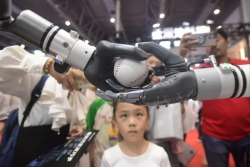 Giữa bối cảnh bất định, Trung Quốc rốt ráo đẩy mạnh năng lực tự cường về công nghệ