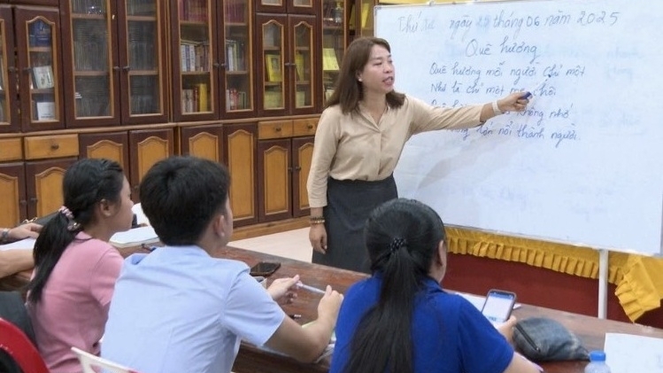 Lớp học tiếng Việt tại chùa Phật tích ở Thủ đô Vientiane