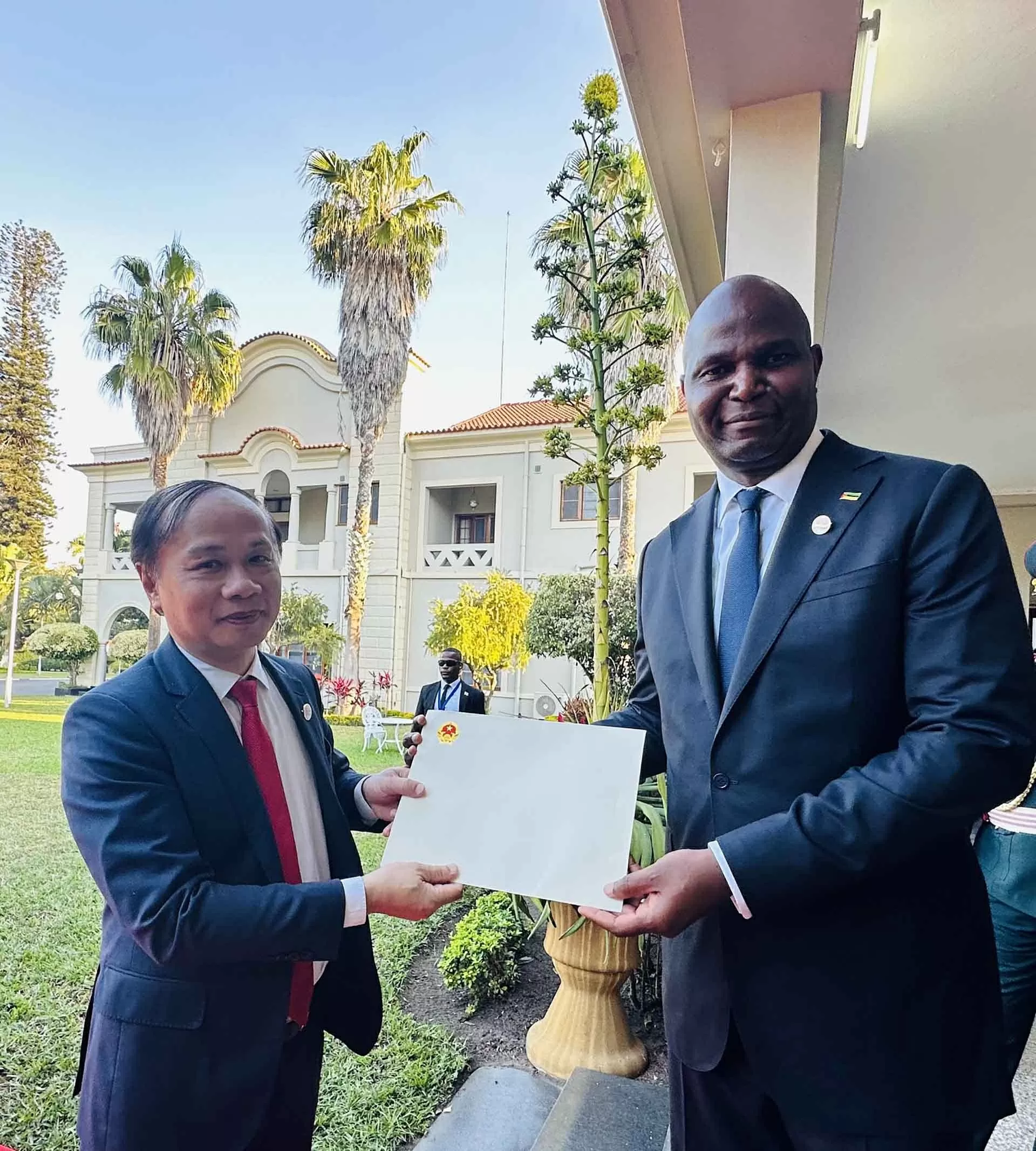 Đưa quan hệ hữu nghị truyền thống và hợp tác nhiều mặt giữa Việt Nam-Mozambique đi vào chiều sâu, hiệu quả, thực chất Đưa quan hệ hữu nghị truyền thống và hợp tác nhiều mặt giữa Việt Nam-Mozambique đi vào chiều sâu, hiệu quả, thực chất