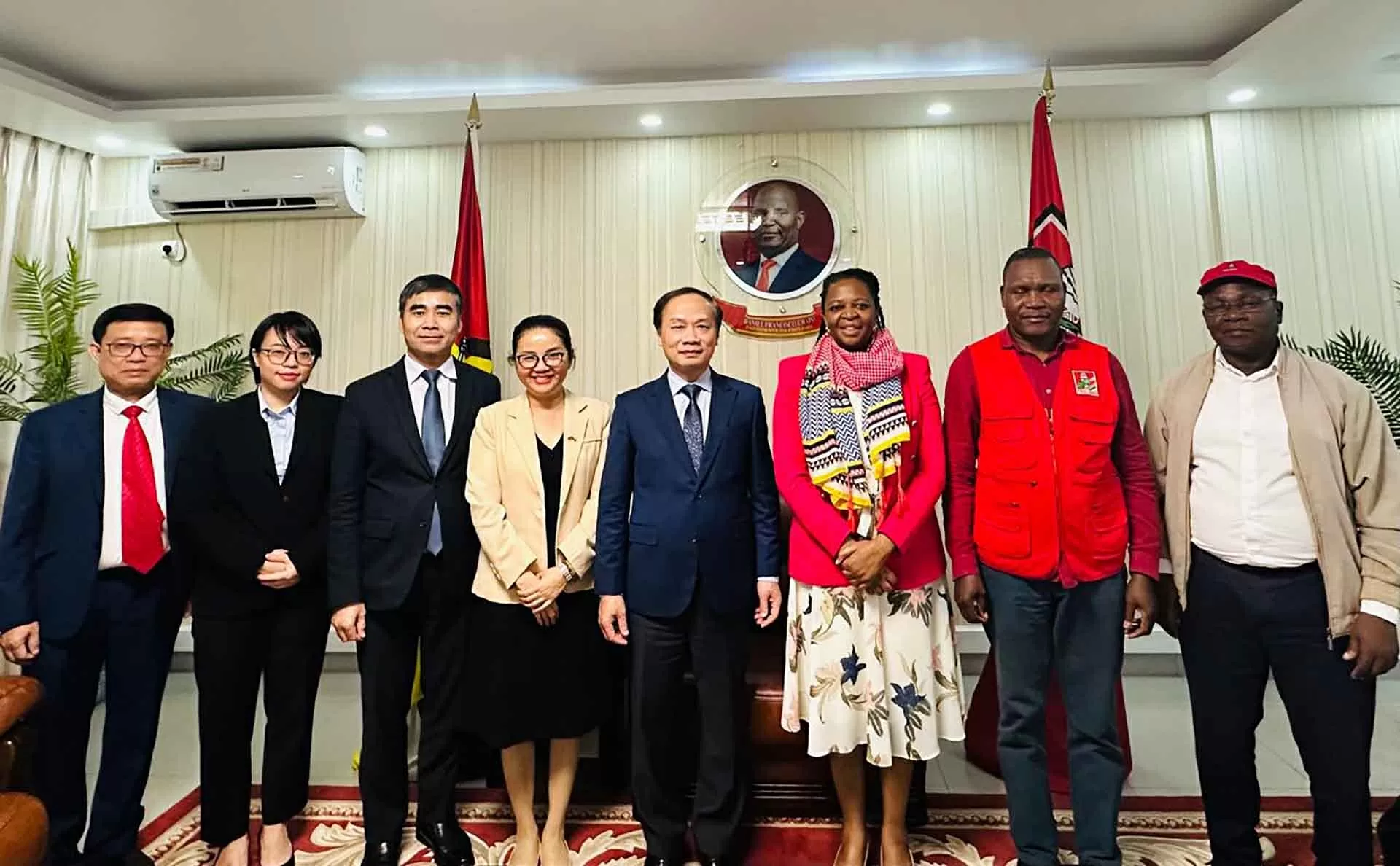 Đưa quan hệ hữu nghị truyền thống và hợp tác nhiều mặt giữa Việt Nam-Mozambique đi vào chiều sâu, hiệu quả, thực chất Đưa quan hệ hữu nghị truyền thống và hợp tác nhiều mặt giữa Việt Nam Mozambique đi vào chiều sâu, hiệu quả, thực chất