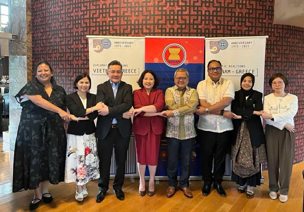 Việt Nam đã bàn giao chức Chủ tịch luân phiên Uỷ ban ASEAN tại Hy Lạp Việt Nam bàn giao chức Chủ tịch luân phiên Uỷ ban ASEAN tại Hy Lạp