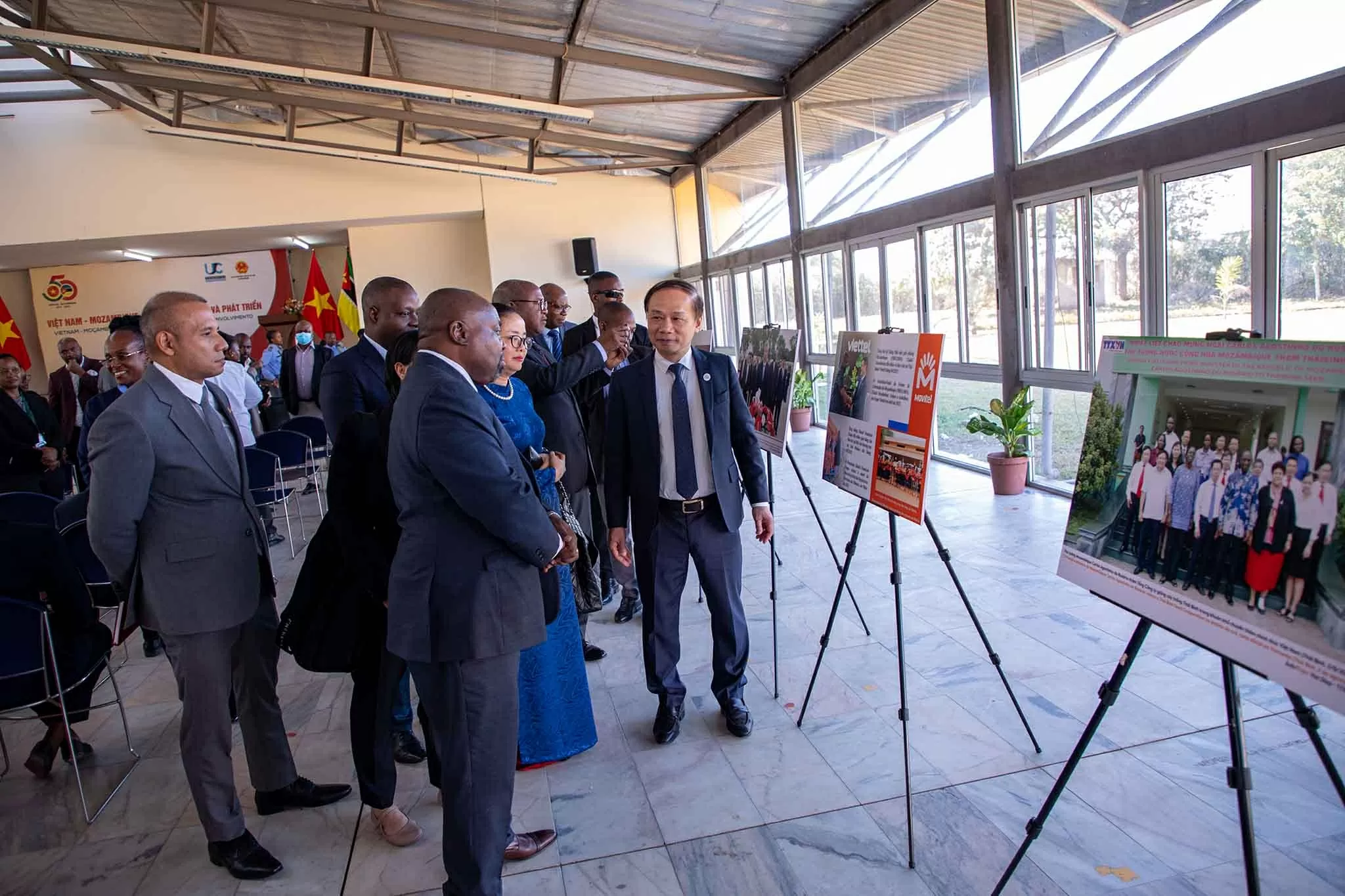 Khai mạc triển lãm ảnh ‘Việt Nam Mozambique: 50 năm đoàn kết và phát triển’