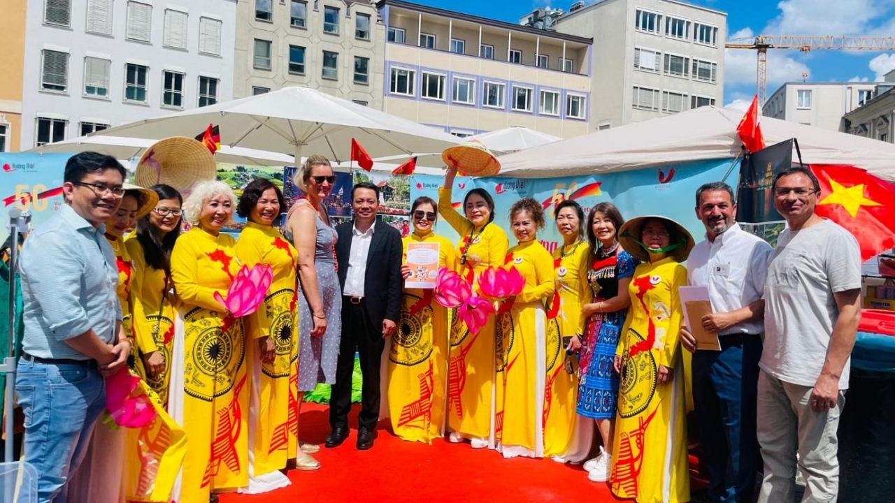 'Hương sắc Việt' ghi dấu kỷ niệm 50 năm quan hệ Việt Nam-Đức và gắn kết cộng đồng