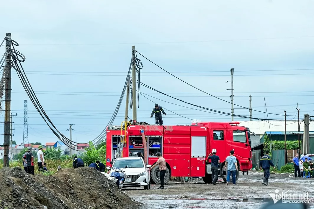 Hưng Yên: Đám cháy lớn tại xưởng tái chế phế liệu được dập tắt hoàn toàn