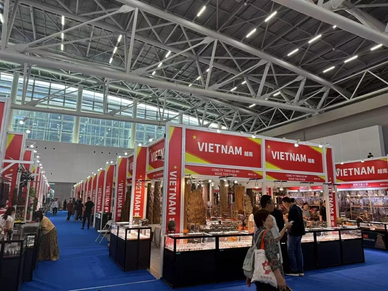 Khu gian hàng doanh nghiệp Việt Nam tham dự Hội chợ.