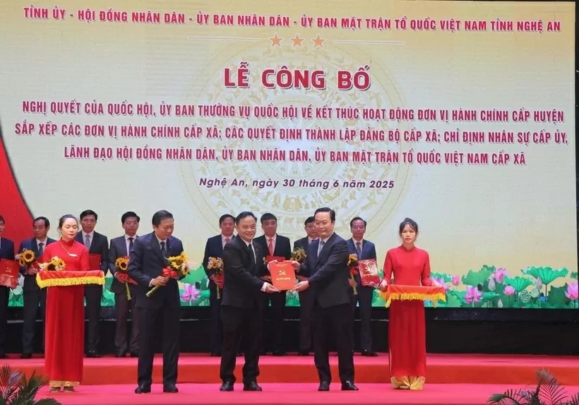 Công bố chính quyền địa phương hai cấp: Hợp nhất để khát vọng vươn xa Công bố chính quyền địa phương hai cấp: Hợp nhất để khát vọng vươn xa