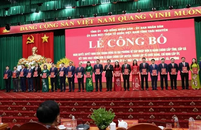 Công bố chính quyền địa phương hai cấp: Hợp nhất để khát vọng vươn xa Công bố chính quyền địa phương hai cấp: Hợp nhất để khát vọng vươn xa