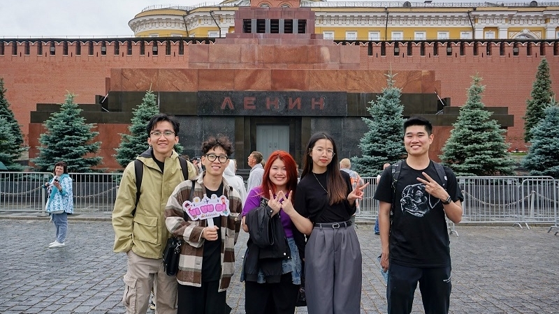 Thanh niên Việt Nam tại Nga với hành trình 'Theo dấu chân Bác'