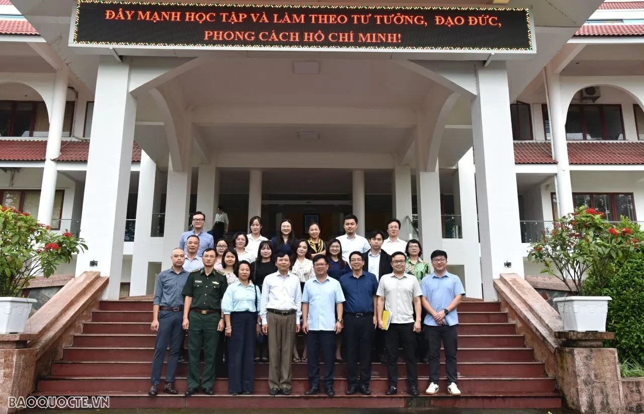 Đẩy mạnh bồi dưỡng kiến thức biên giới lãnh thổ cho cán bộ ngoại giao Đẩy mạnh bồi dưỡng kiến thức biên giới lãnh thổ cho cán bộ ngoại giao