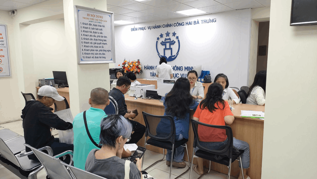 Từ ngày 1.7, phường mới sẽ tiếp nhận thêm các thủ tục hành chính vốn thuộc thẩm quyền giải quyết của cấp quận, từ đó mở rộng phạm vi giải quyết tại địa phương, đảm bảo thông suốt, hiệu quả và thuận lợi hơn cho người dân.