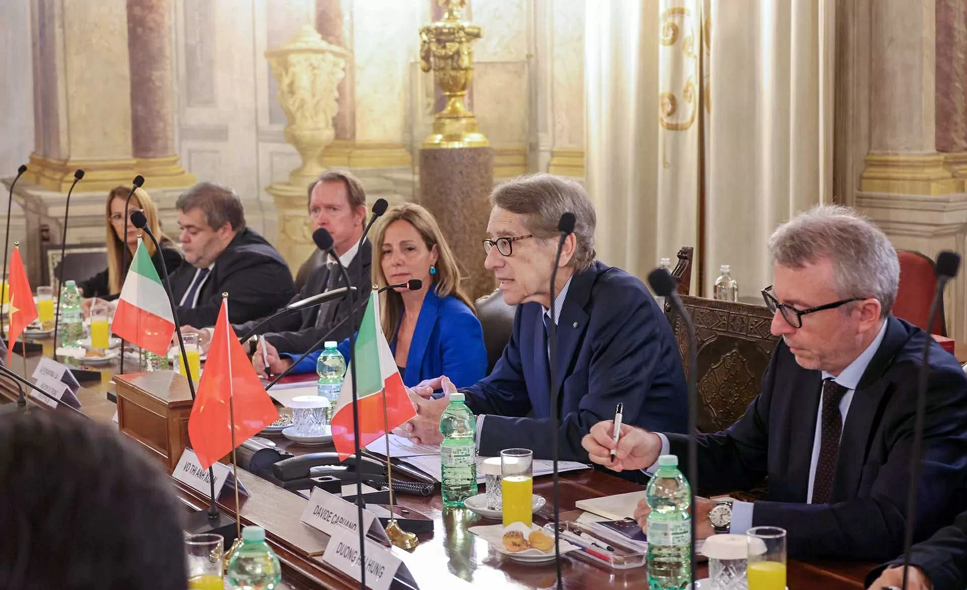 Phó Chủ tịch nước Võ Thị Ánh Xuân hội kiến Chủ tịch Ủy ban chính sách EU của Thượng viện Italy Phó Chủ tịch nước Võ Thị Ánh Xuân hội kiến Chủ tịch Ủy ban chính sách EU của Thượng viện Italy