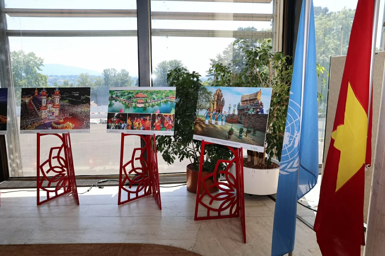 Một Việt Nam bản sắc, nhân văn và hội nhập qua những bức ảnh sống động tại Geneva, Thụy Sỹ Một Việt Nam bản sắc, nhân văn và hội nhập qua những bức ảnh sống động tại Geneva, Thụy Sỹ