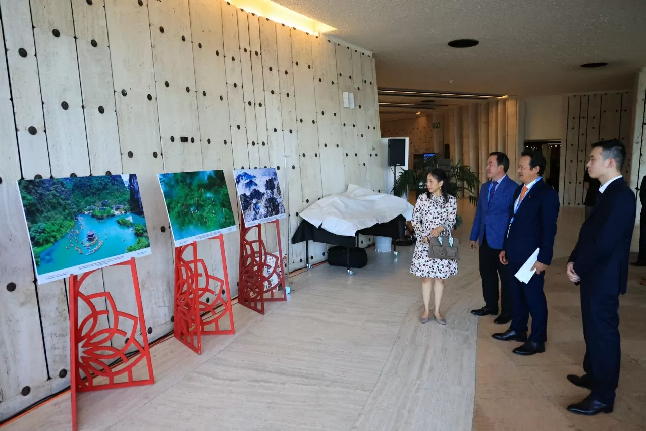 Một Việt Nam bản sắc, nhân văn và hội nhập qua những bức ảnh sống động tại Geneva, Thụy Sỹ Một Việt Nam bản sắc, nhân văn và hội nhập qua những bức ảnh sống động tại Geneva, Thụy Sỹ