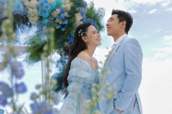 Kỷ niệm một năm ngày cưới, vợ chồng diễn viên Midu chọn chủ đề sắc xanh-trắng của biển cả và cát