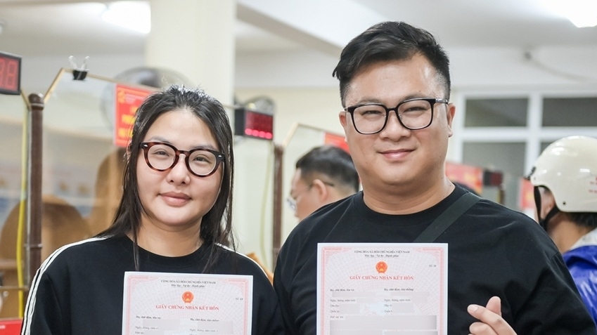 Nhiều cặp đôi ở Ninh Bình chọn ngày đầu sáp nhập tỉnh để đăng ký kết hôn