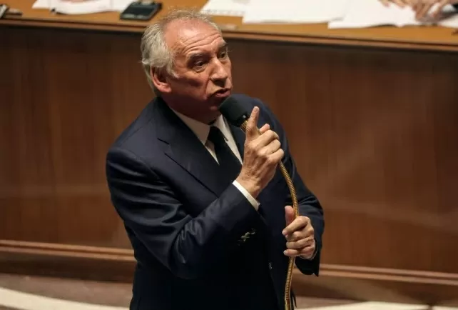 Thủ tướng Pháp lại vượt thêm một ải 'bất tín nhiệm' Thủ tướng Pháp lại vượt thêm một ải 'bất tín nhiệm'