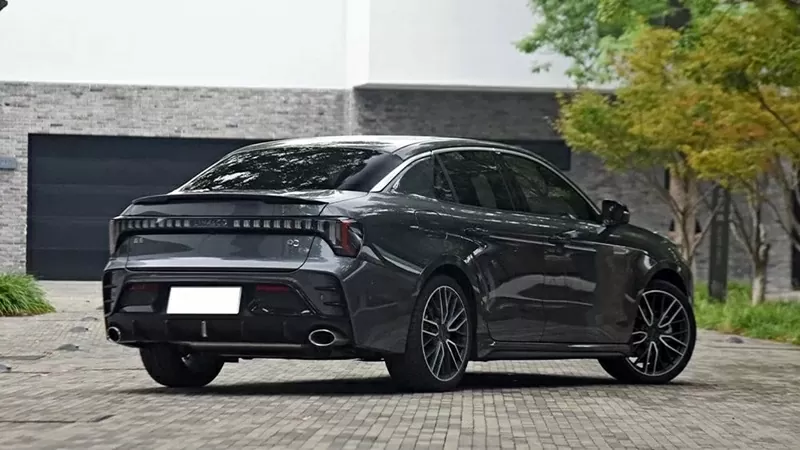 Giá xe Lynk & Co 03 bản tiêu chuẩn dự kiến từ 700-800 triệu đồng