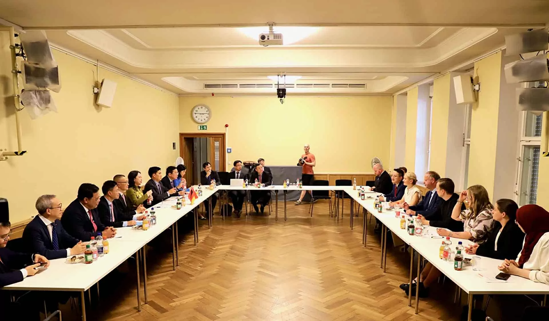 Tăng cường chia sẻ kinh nghiệm lý luận, thực tiễn giữa Đảng Cộng sản Việt Nam và Đảng Cánh tả Đức Tăng cường chia sẻ kinh nghiệm lý luận, thực tiễn giữa Đảng Cộng sản Việt Nam và Đảng Cánh tả Đức