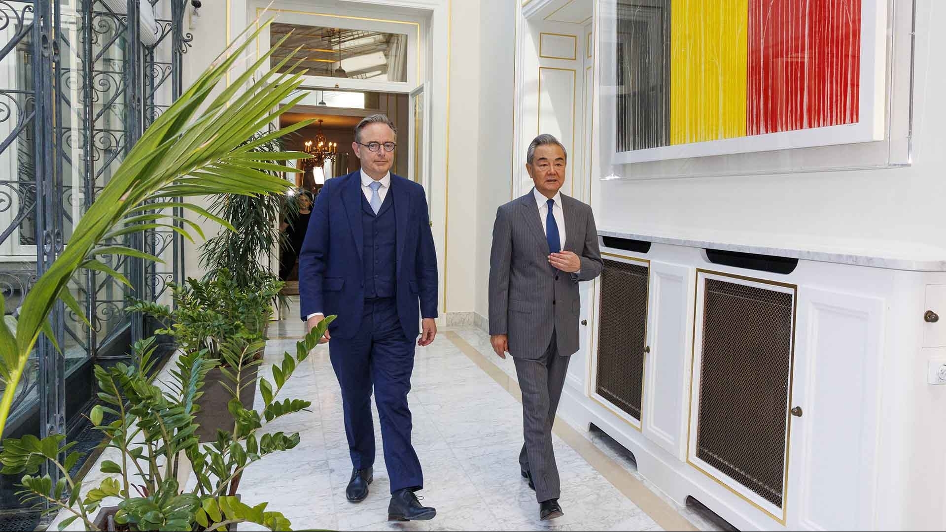 Ngoại trưởng Trung Quốc thăm châu Âu: Nỗ lực hài hòa quan hệ