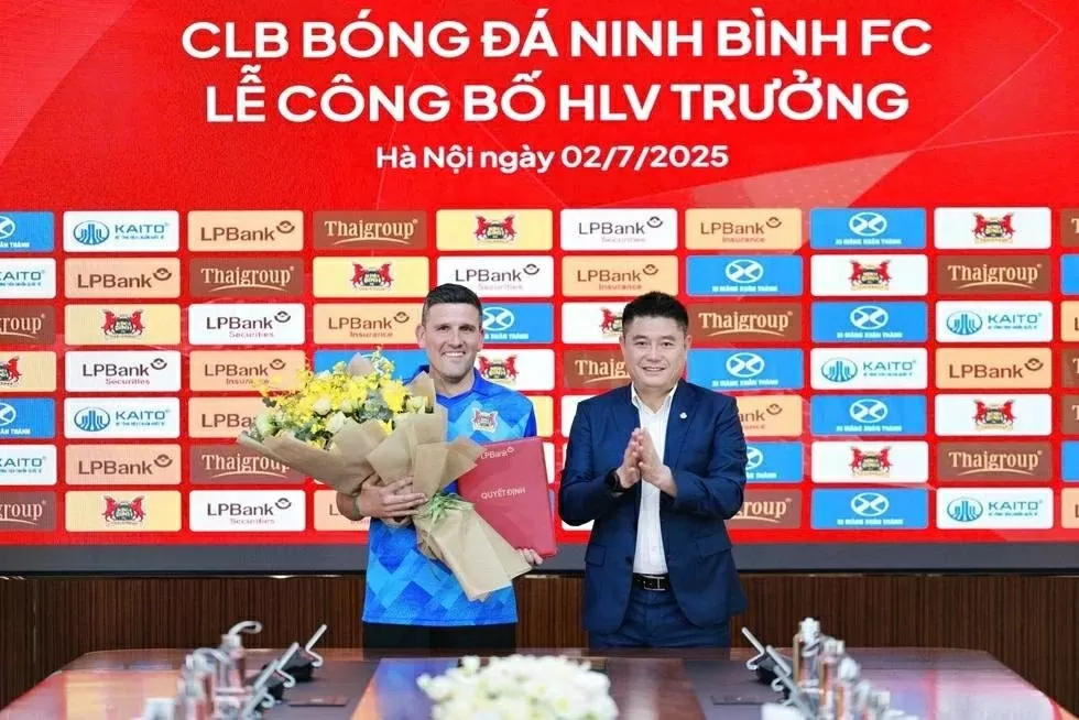 CLB Ninh Bình đầu tư lớn, quyết ‘hóa rồng’ ở V-League 2025/26 CLB Ninh Bình đầu tư lớn, quyết ‘hóa rồng’ ở V-League 2025/26