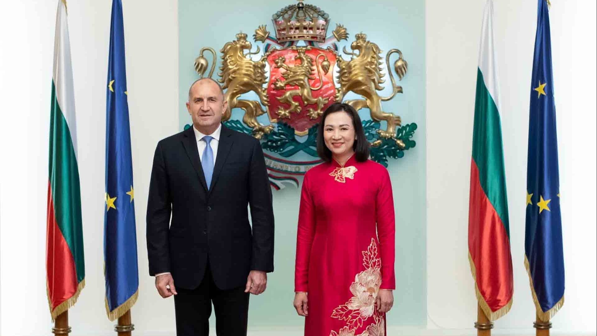 Nhà ngoại giao nữ đóng góp vào công tác đối ngoại bằng tinh thần thép và trái tim mềm