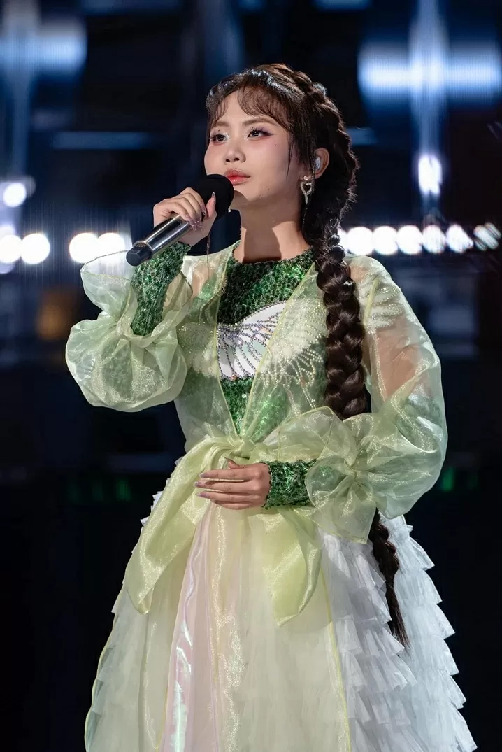 Trang phục đậm văn hóa Việt giúp Phương Mỹ Chi tỏa sáng trên sân khấu giọng hát châu Á