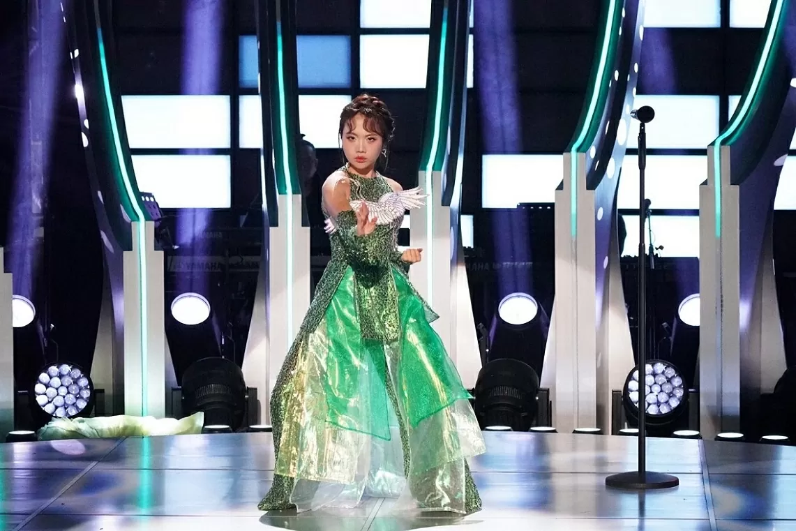 Trang phục đậm văn hóa Việt giúp Phương Mỹ Chi tỏa sáng trên sân khấu giọng hát châu Á