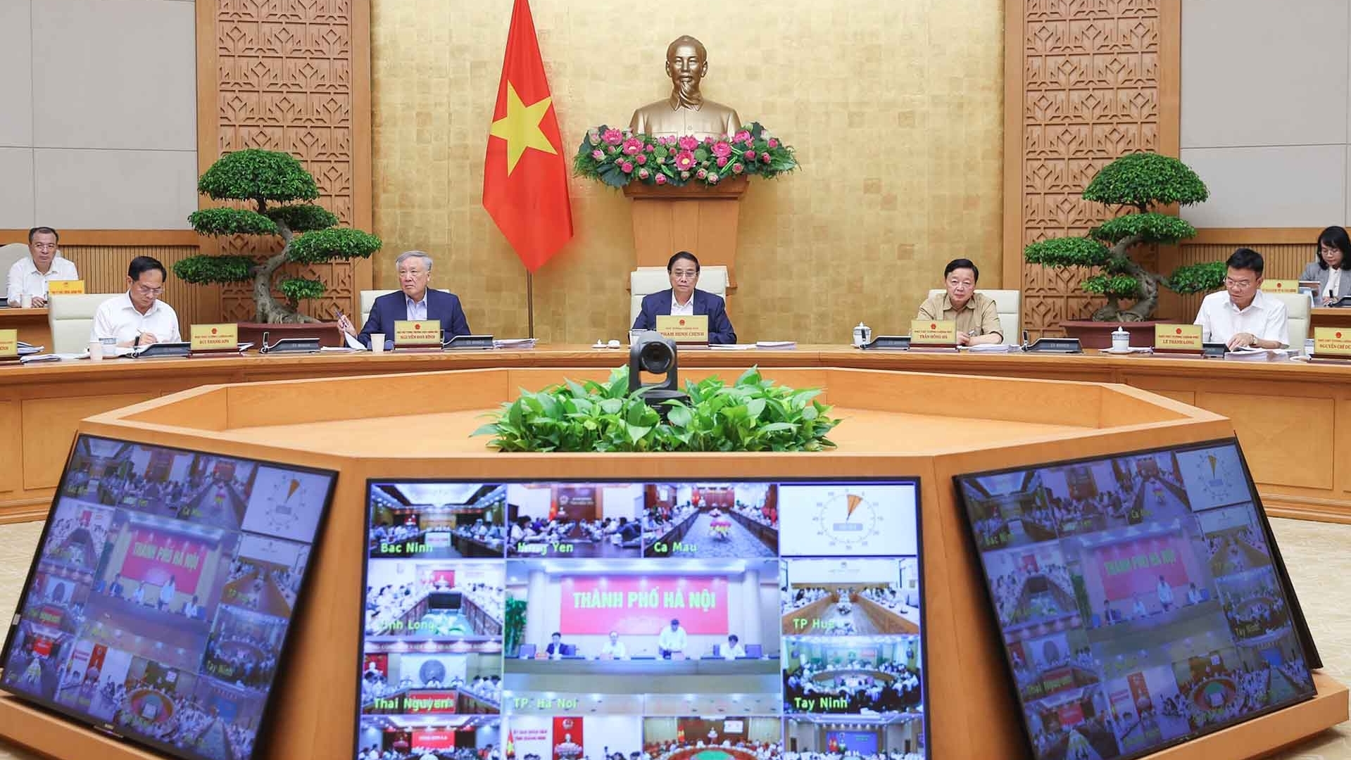 Thủ tướng yêu cầu thực hiện 3 tăng tốc, kiên định mục tiêu tăng trưởng