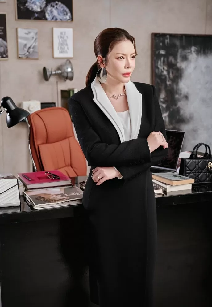 Lý Nhã Kỳ hóa quý cô công sở