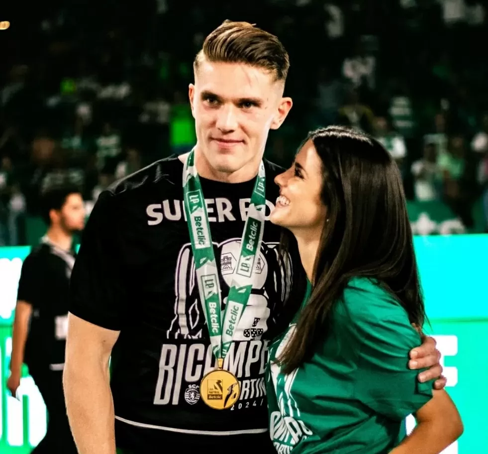 Quyết tâm rời Sporting, Gyokeres chủ động chia tay bạn gái xinh đẹp?