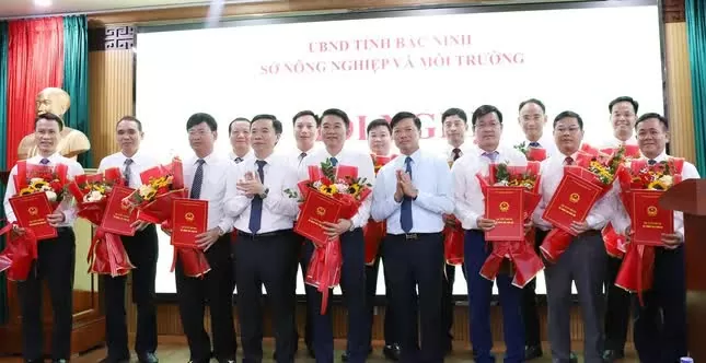 Bắc Ninh công bố quyết định bổ nhiệm lãnh đạo sở, ban, ngành, kiện toàn bộ máy sau sáp nhập Bắc Ninh công bố quyết định bổ nhiệm lãnh đạo sở, ban, ngành, kiện toàn bộ máy sau sáp nhập