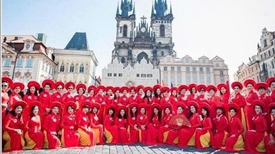 Ban tổ chức Hoa hậu Áo dài Phu nhân toàn châu Âu 2026 làm việc với Thị trưởng thành phố điện ảnh Karlovy Vary – CH Czech