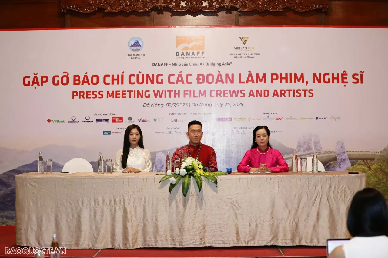 DANAFF III: Những câu chuyện lần đầu được kể