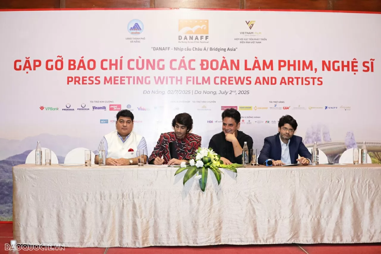 DANAFF III: Những câu chuyện lần đầu được kể