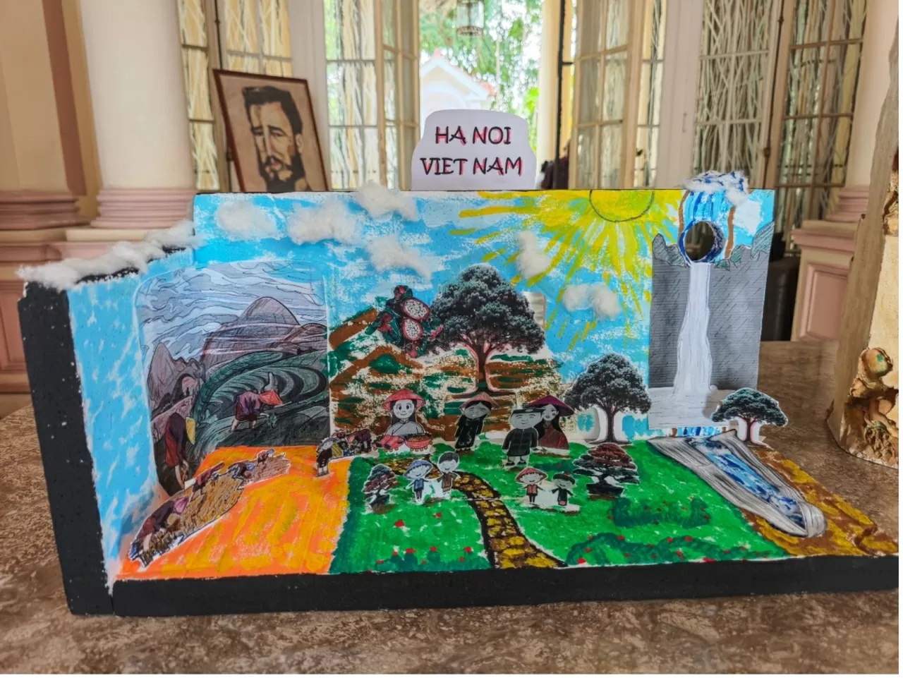 Thiếu nhi Cuba vẽ tranh, viết văn tôn vinh tình hữu nghị không biên giới với Việt Nam