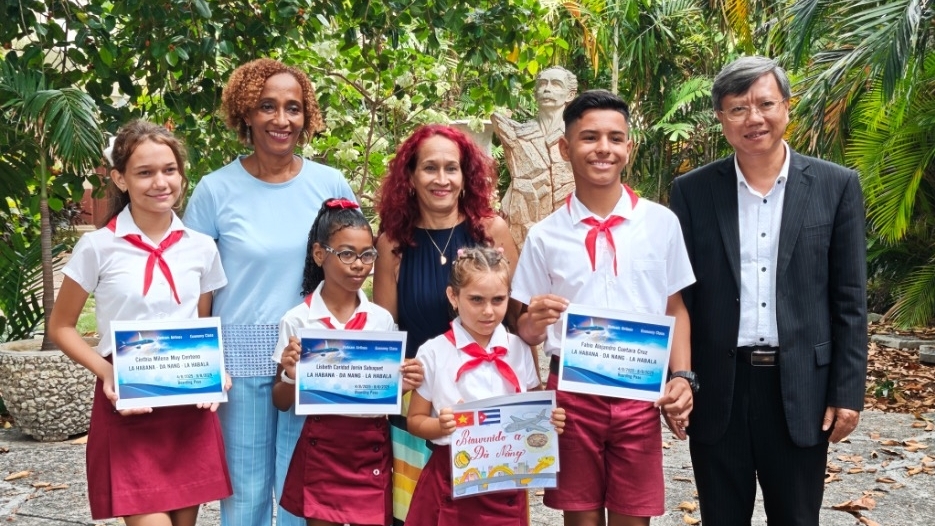 Thiếu nhi Cuba vẽ tranh, viết văn tôn vinh tình hữu nghị không biên giới với Việt Nam