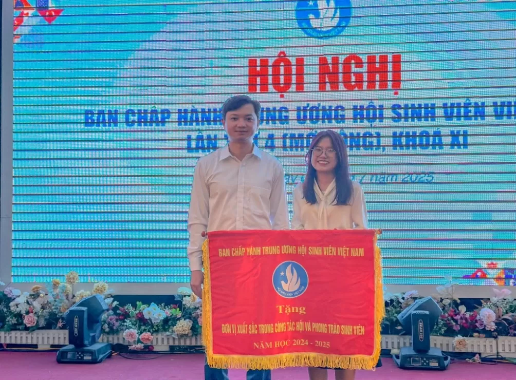 Anh Nguyễn Minh Triết - Chủ tịch T.Ư Hội sinh viên Việt Nam chụp ảnh lưu niệm cùng đại diện Hội sinh viên Việt Nam tại Nga. Anh Nguyễn Minh Triết - Chủ tịch T.Ư Hội sinh viên Việt Nam chụp ảnh lưu niệm cùng đại diện Hội sinh viên Việt Nam tại Nga.