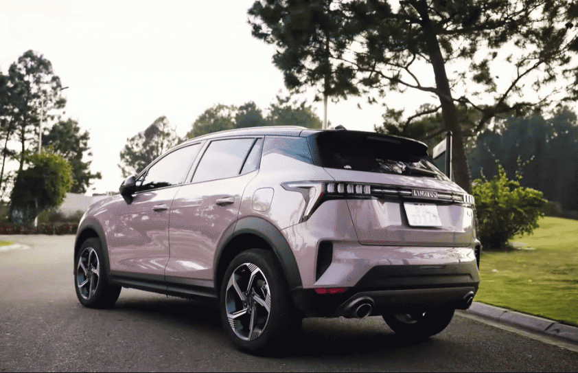 Ngoại hình Lynk & Co 06 Core Plus nổi bật với thiết kế Z-shape