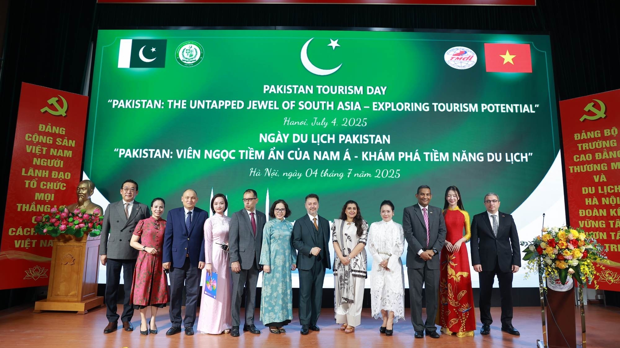 Khám phá núi tuyết, sa mạc và rừng xanh tại Ngày Du lịch Pakistan
