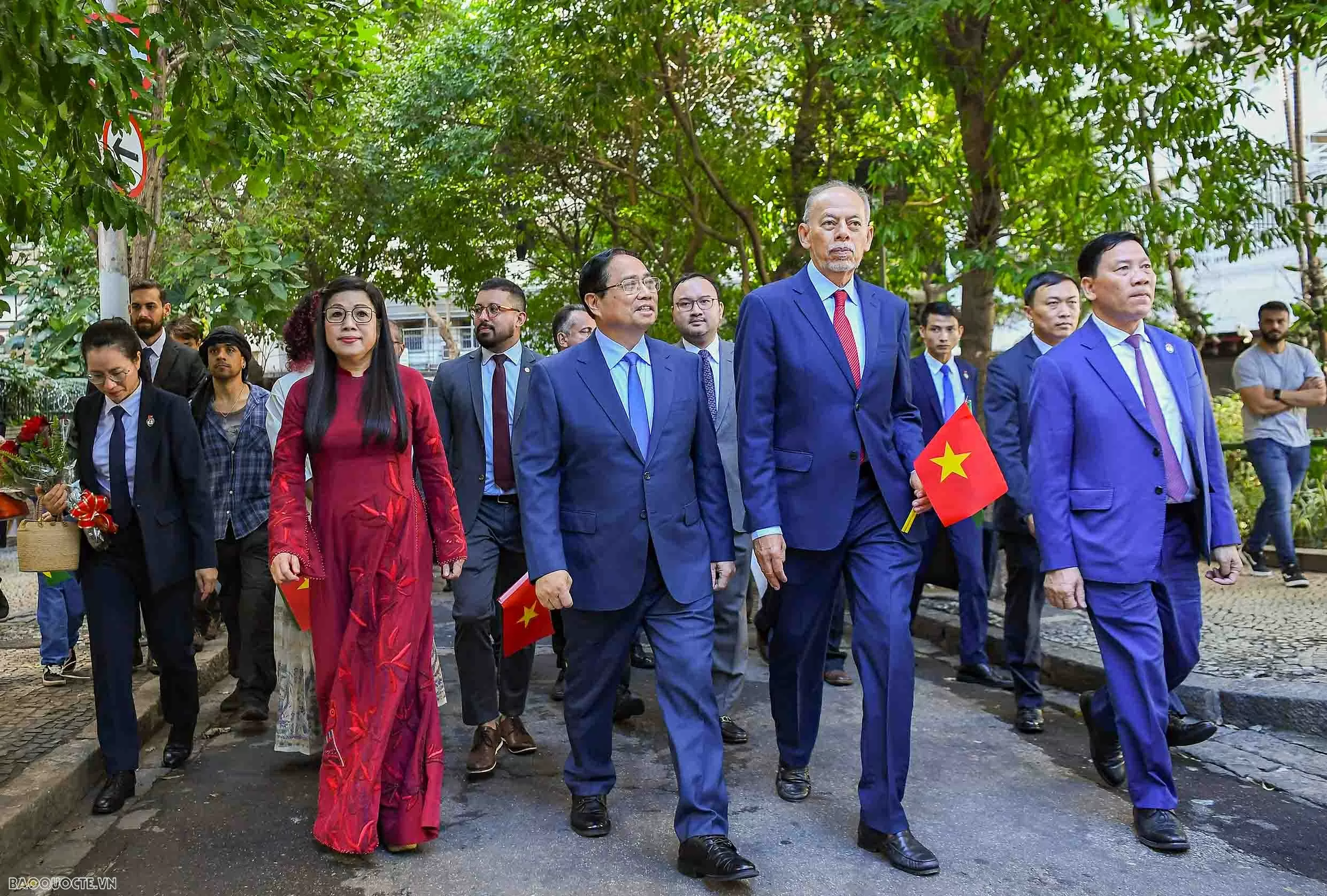 Thủ tướng Phạm Minh Chính dâng hoa tại Biển kỷ niệm, tôn vinh Chủ tịch Hồ Chí Minh tại thành phố Rio de Janeiro, Brazil Thủ tướng Phạm Minh Chính dâng hoa tại Biển kỷ niệm, tôn vinh Chủ tịch Hồ Chí Minh tại thành phố Rio de Janeiro, Brazil