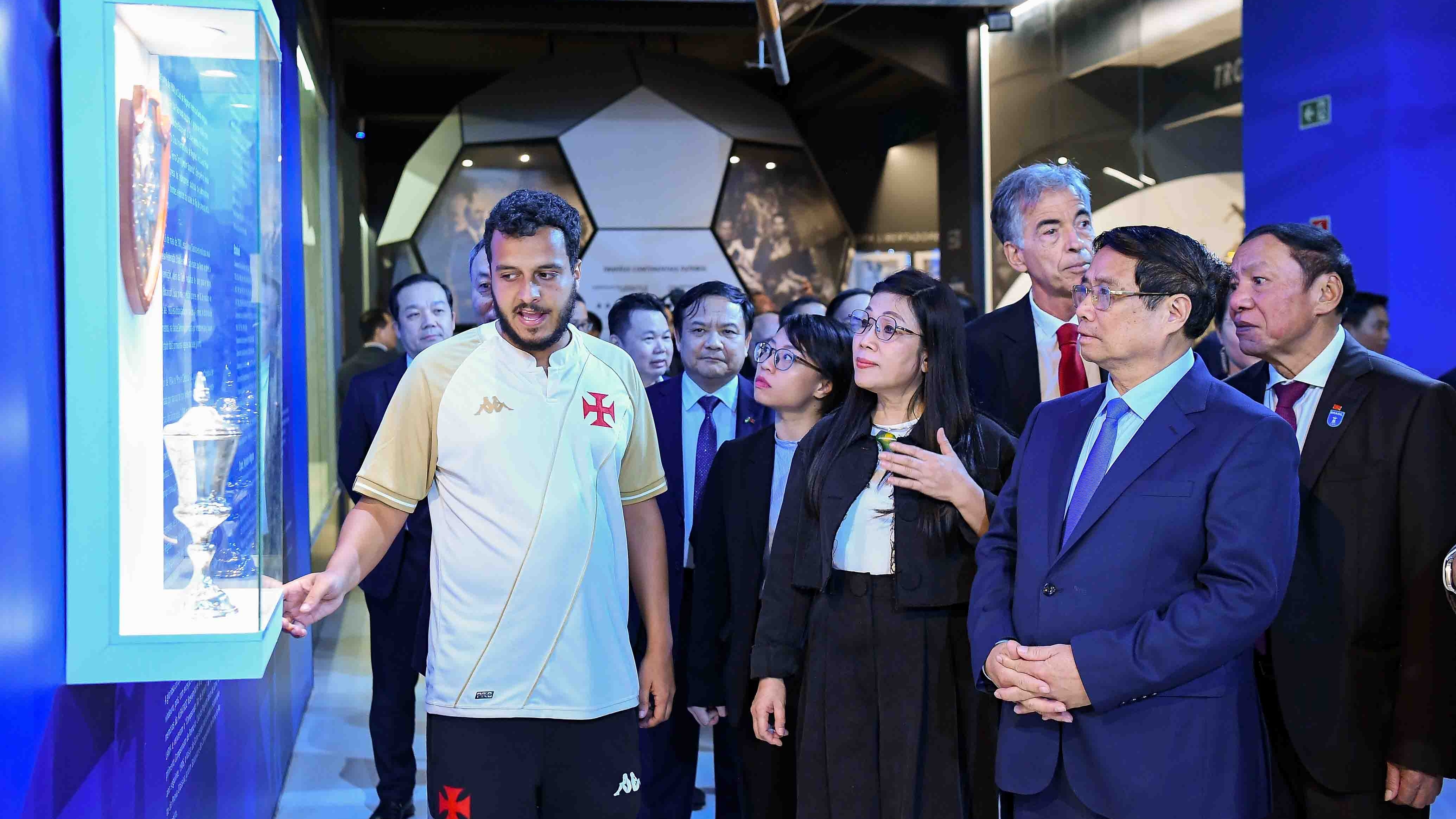 Thủ tướng Phạm Minh Chính và Phu nhân thăm Câu lạc bộ bóng đá Vasco da Gama, Brazil