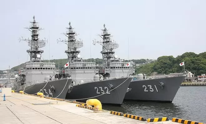 Các khu trục hạm hộ tống (frigate) thuộc lớp Abukuma Các khu trục hạm hộ tống (frigate) thuộc lớp Abukuma