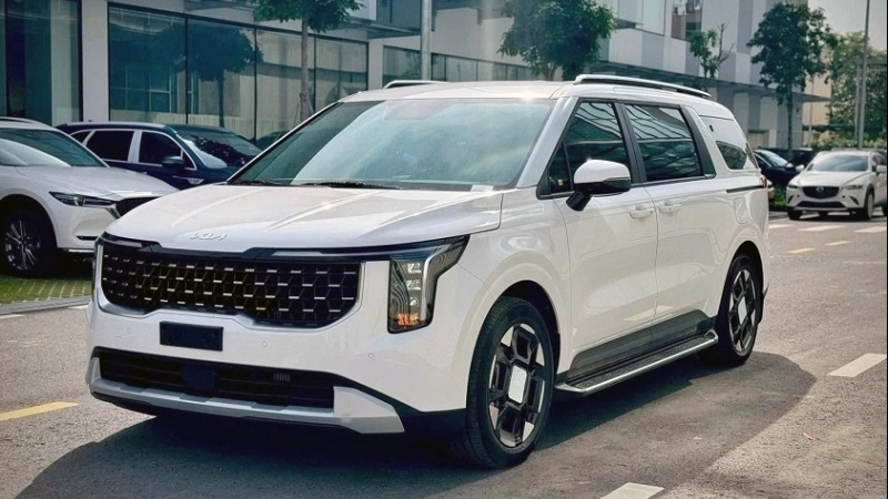 Kia Carnival 2024 giảm giá hơn 100 triệu đồng tại đại lý