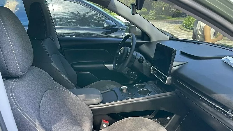 Khoang cabin của Limo Green được thiết kế theo phong cách tối giản