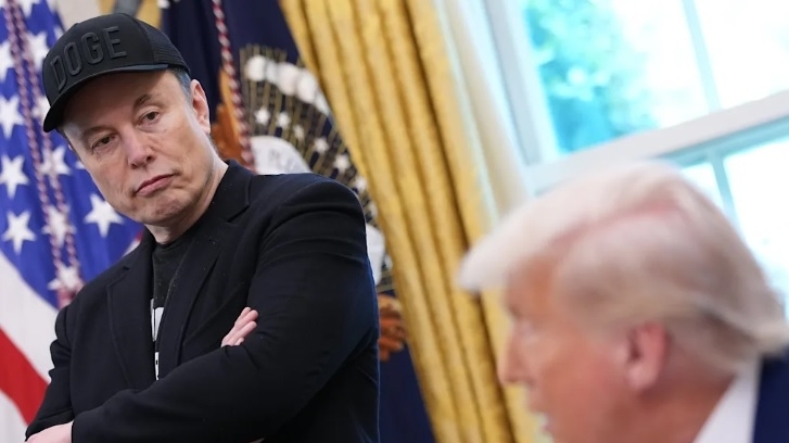 Tỷ phú Elon Musk lập đảng mới gây thiệt hại đầu tiên, Tổng thống Trump nói 'ông ta cứ việc vui nhưng thật nực cười'