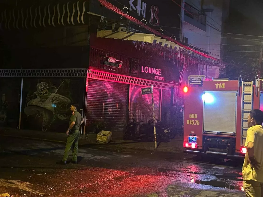 TP. Hồ Chí Minh: Hiện trường tan hoang sau cháy chung cư làm 8 người tử vong TP. Hồ Chí Minh: Hiện trường tan hoang sau cháy chung cư làm 8 người tử vong