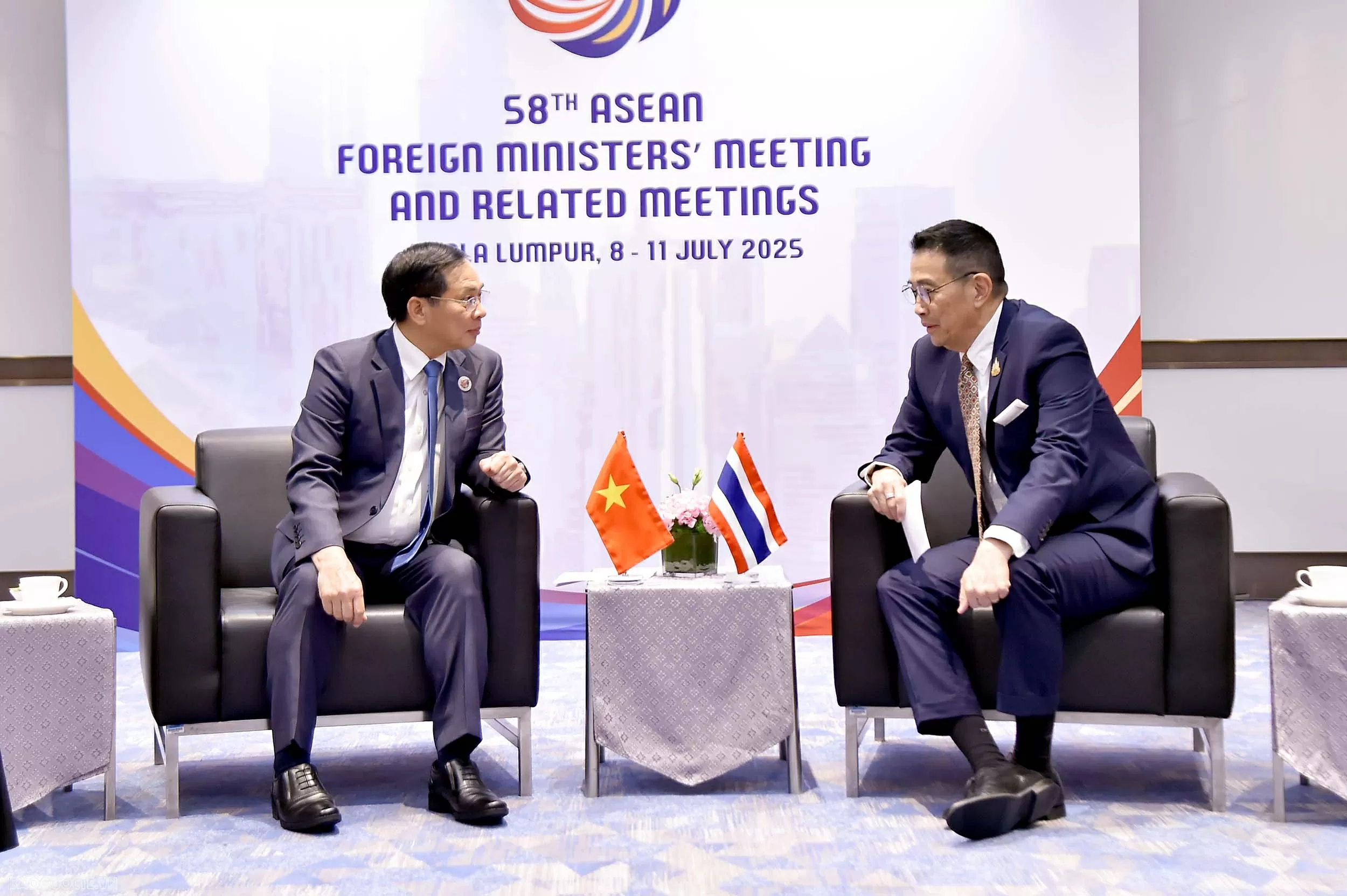 Phó Thủ tướng, Bộ trưởng Ngoại giao Bùi Thanh Sơn gặp Bộ trưởng Ngoại giao Thái Lan Phó Thủ tướng, Bộ trưởng Ngoại giao Bùi Thanh Sơn gặp Bộ trưởng Ngoại giao Thái Lan