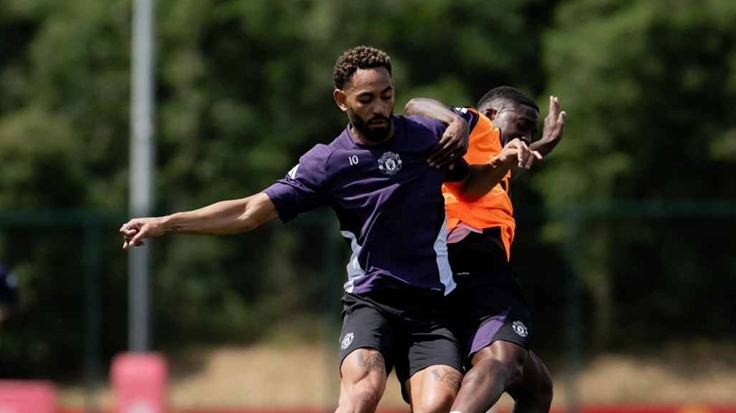 Áo số 10 của Man Utd chính thức đón chủ mới